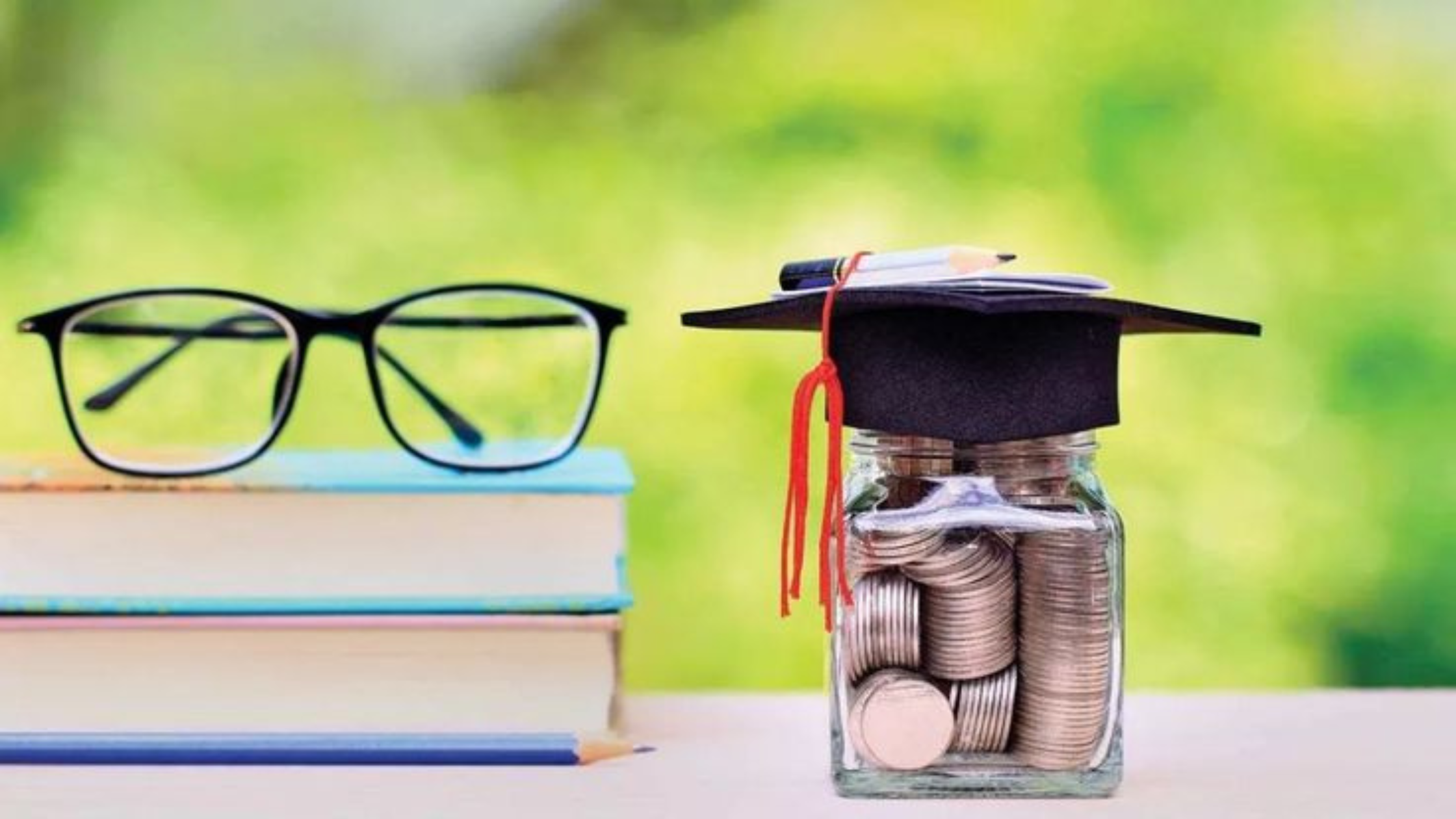 Smart Guide to Education Loans: Choosing the Right Option for Your Future